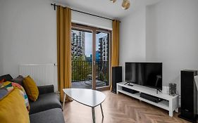 Business District Apartment - Parking, Balcony By Rentujemy